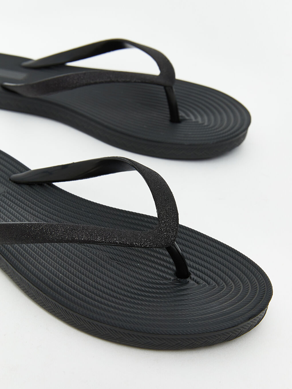 Siyah Parmak Arası Kadın Terlik-4