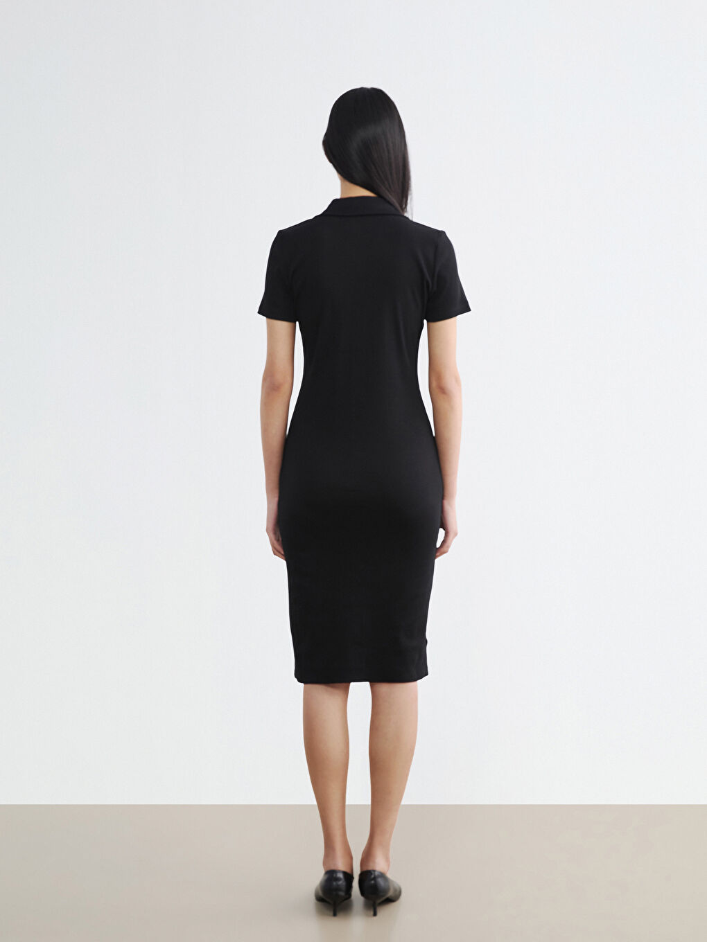 Robe moulante à col polo-3