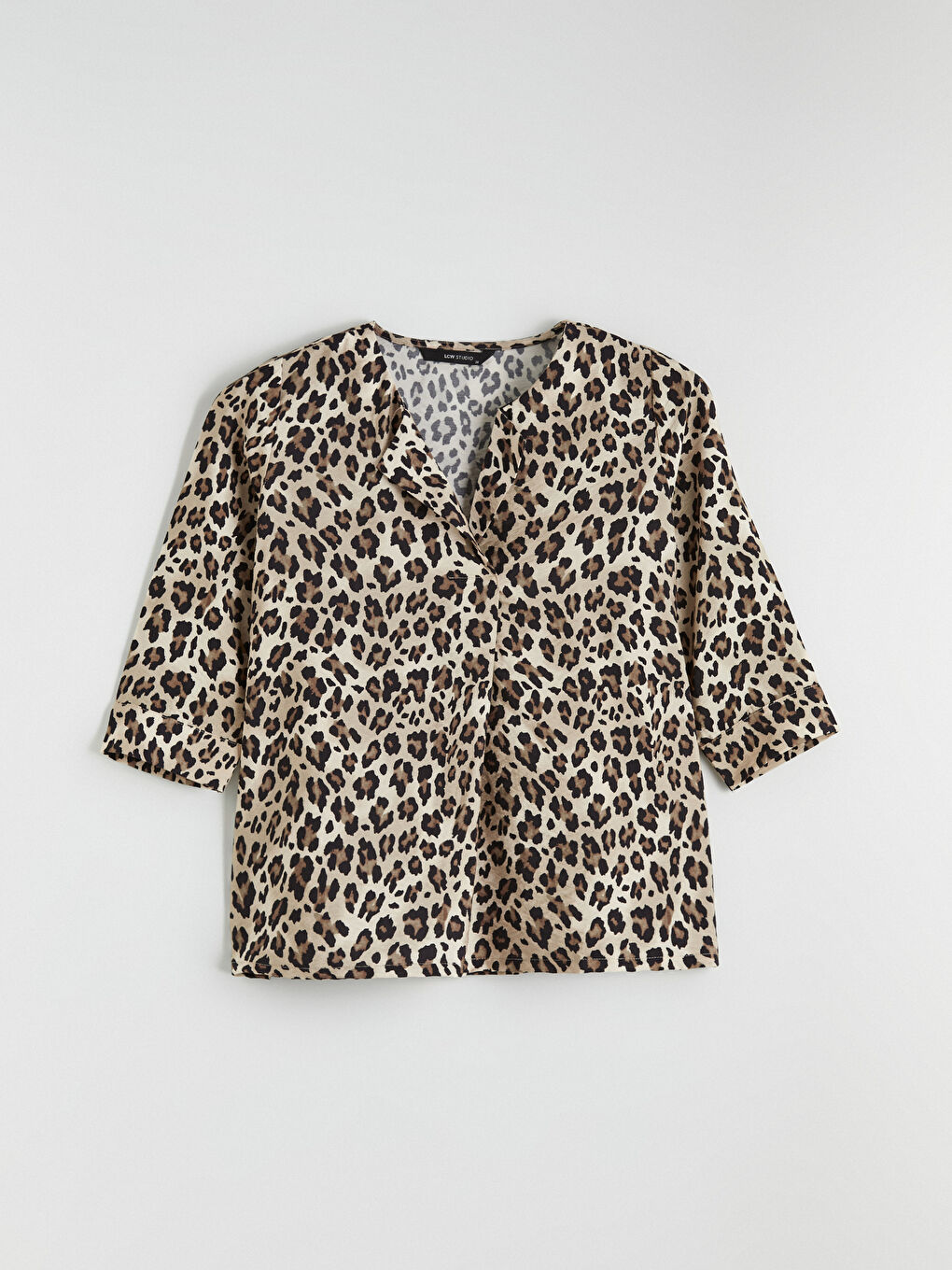 Bej Kaçık Yaka Leopar Desenli Bluz