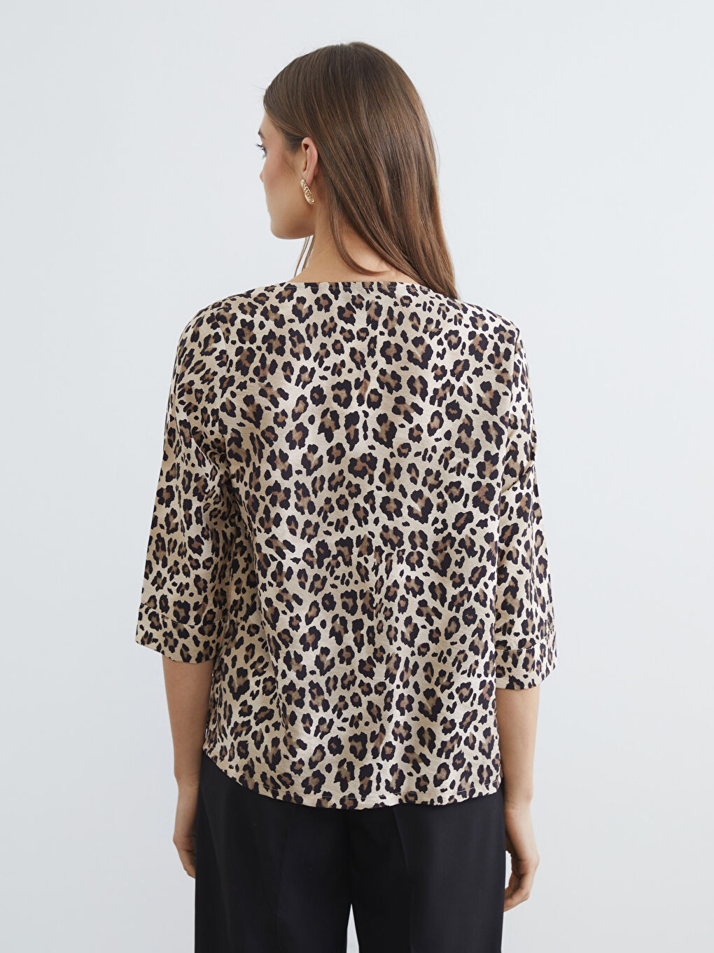 Bluza sa leopard printom i asimetričnim izrezom-3