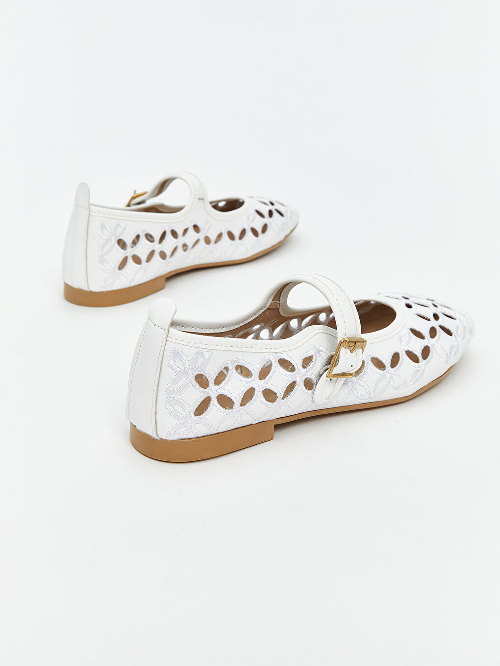 Beyaz Deri Görünümlü Kadın Babet-4