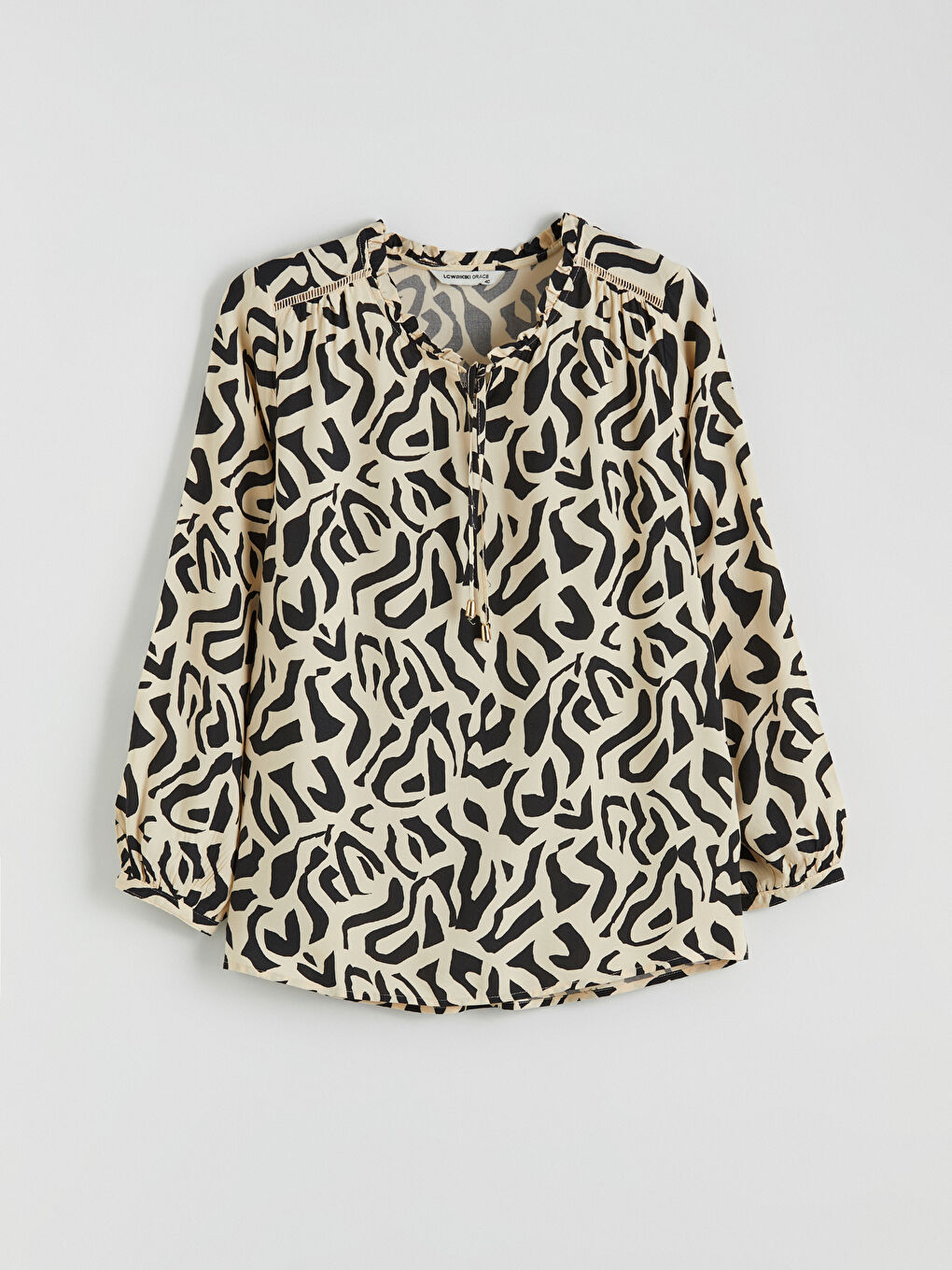 Siyah Bağlamalı Yaka Desenli Bluz-4