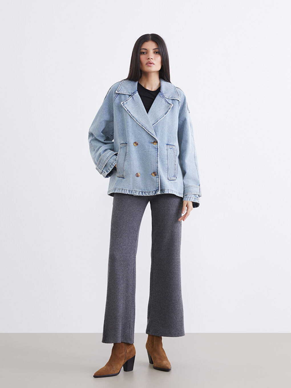 Двубортная женская джинсовая куртка-1
