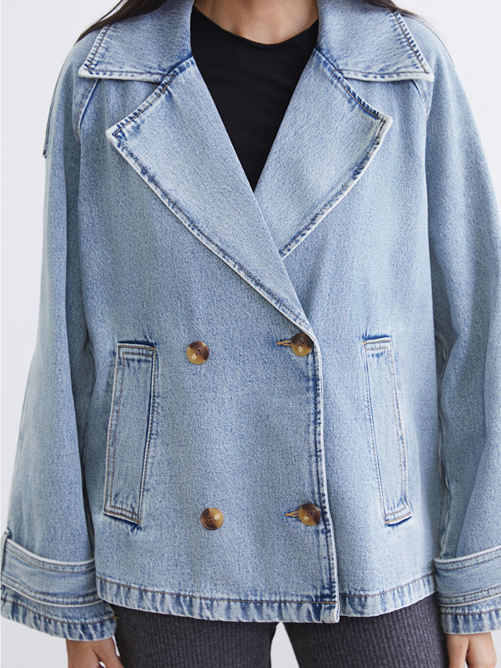 Двубортная женская джинсовая куртка-2