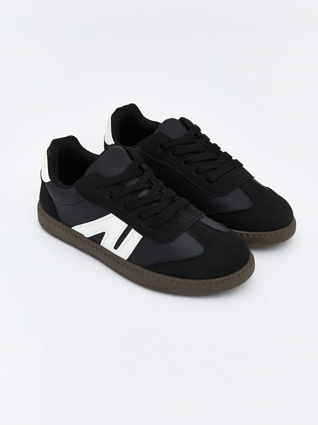 Бау қыздарға арналған кроссовкалар