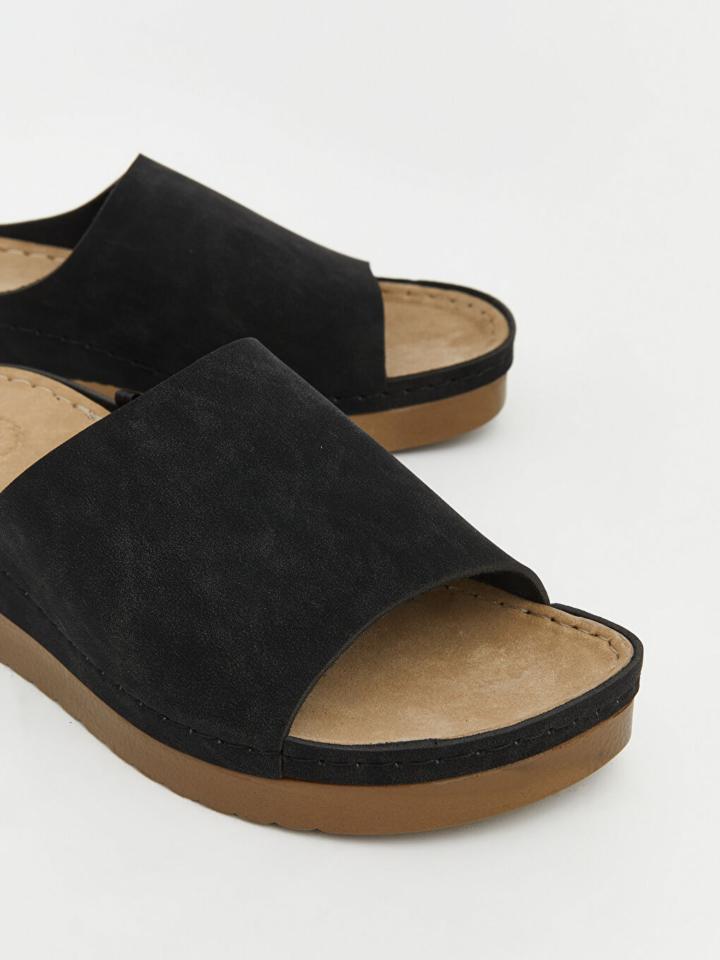 Siyah Süet Görünümlü Dolgu Tabanlı Kadın Terlik-2