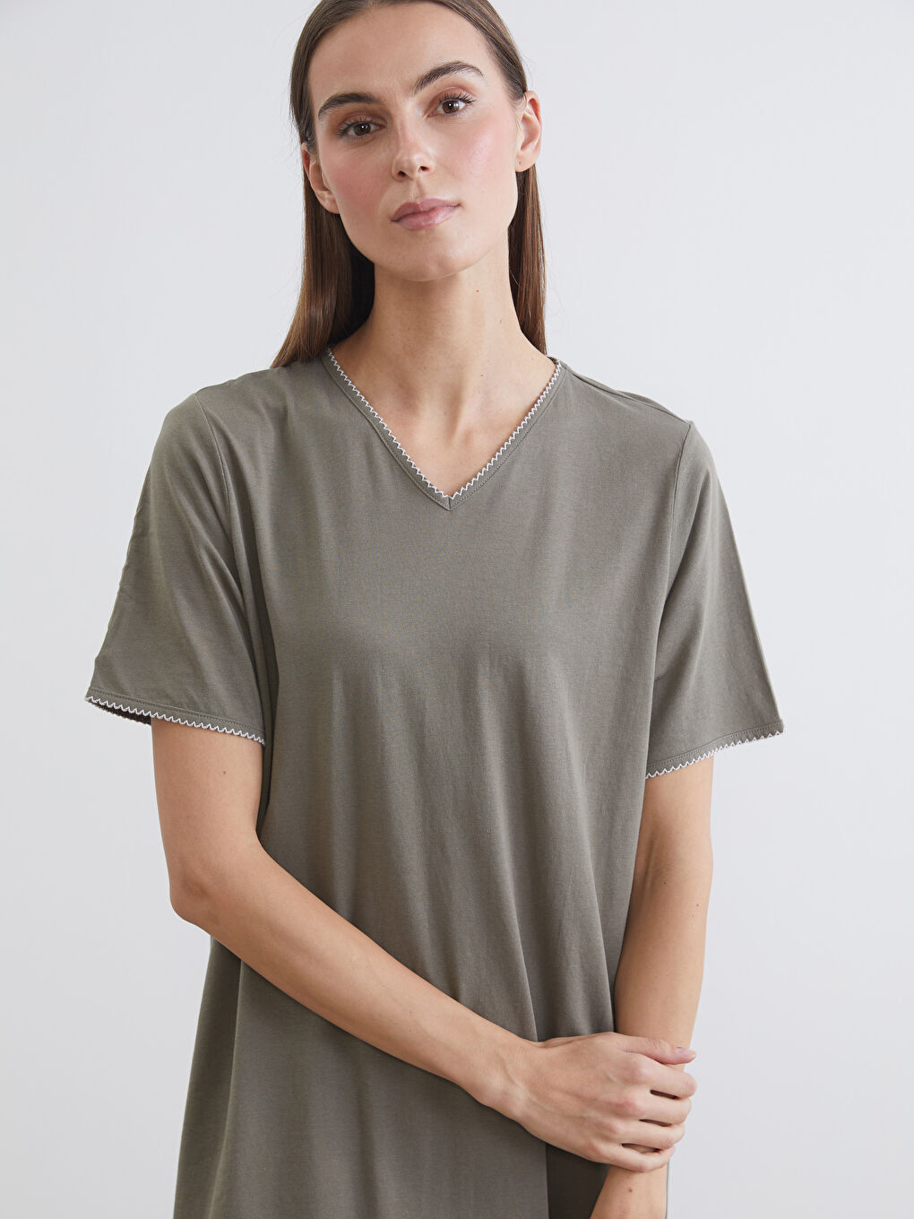 Haljina A kroja sa V izrezom-1