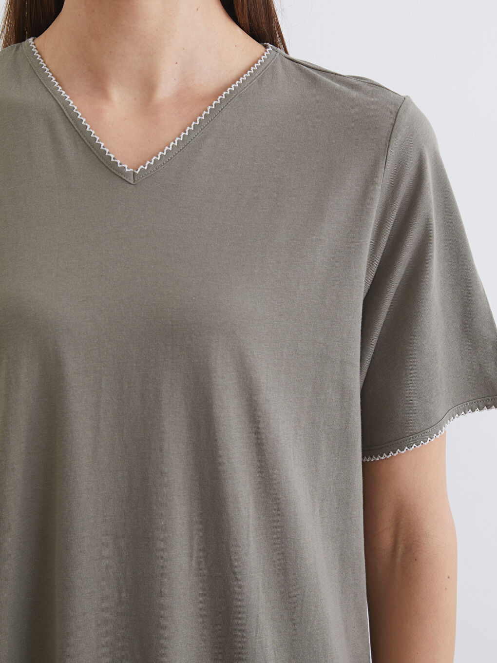 Haljina A kroja sa V izrezom-2