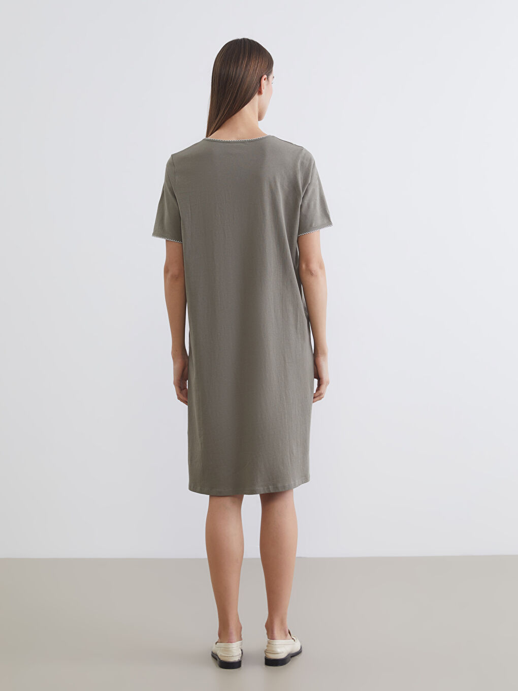 Haljina A kroja sa V izrezom-3