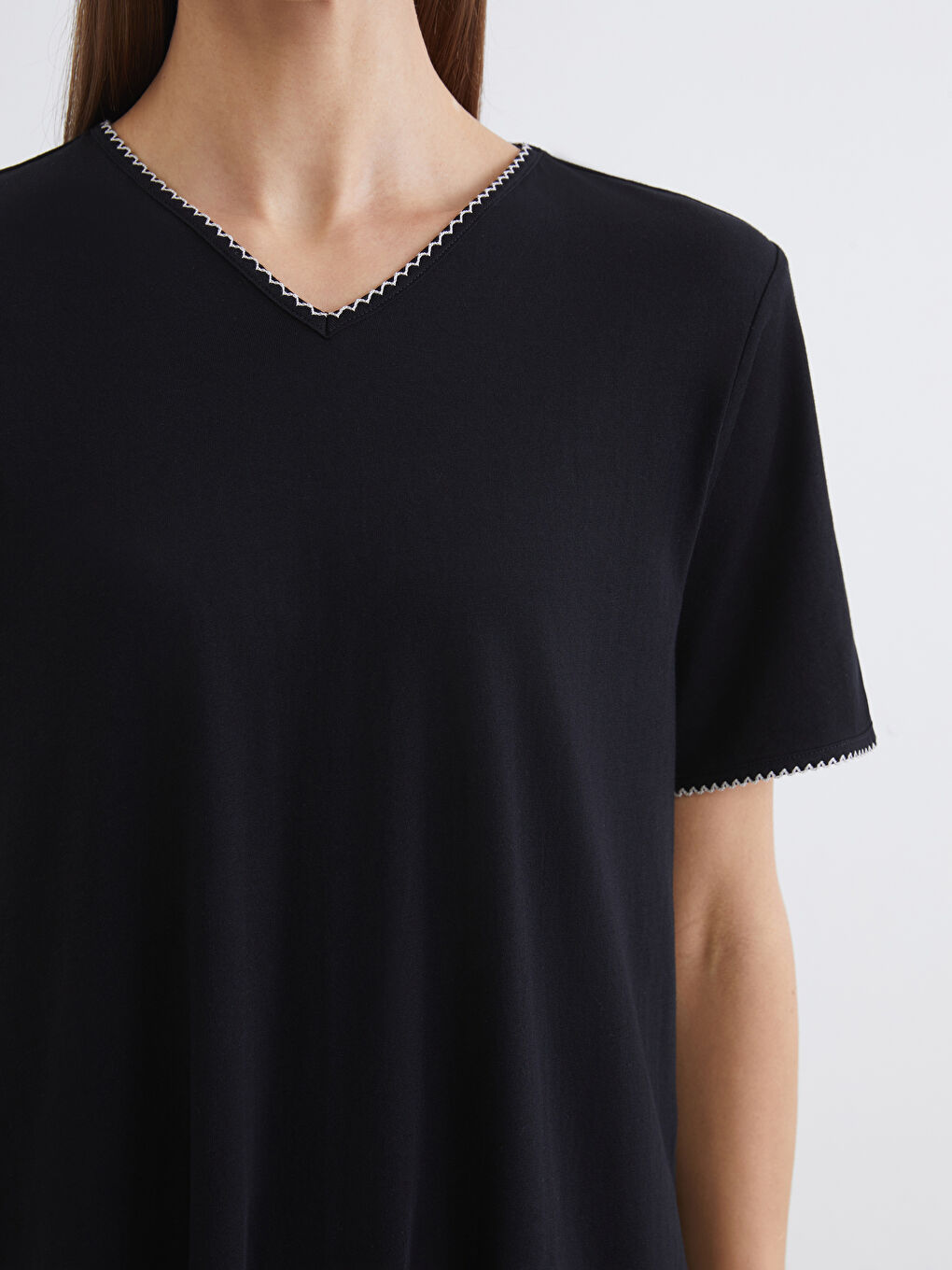 Платье с v-образным вырезом и силуэтом а-силуэта-2