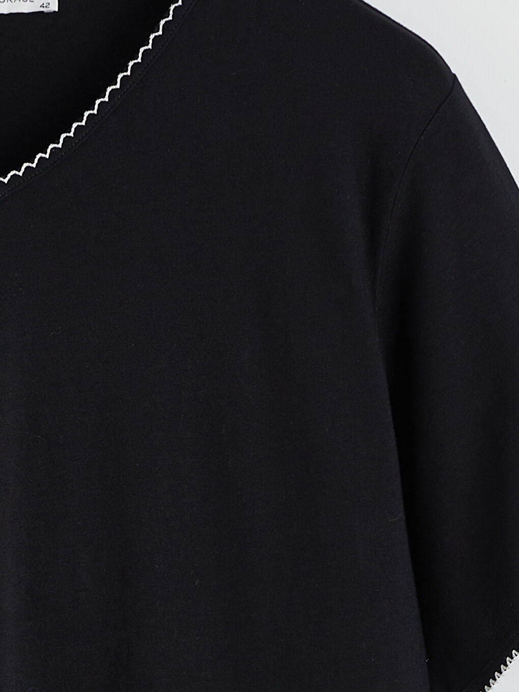 Платье с v-образным вырезом и силуэтом а-силуэта-5