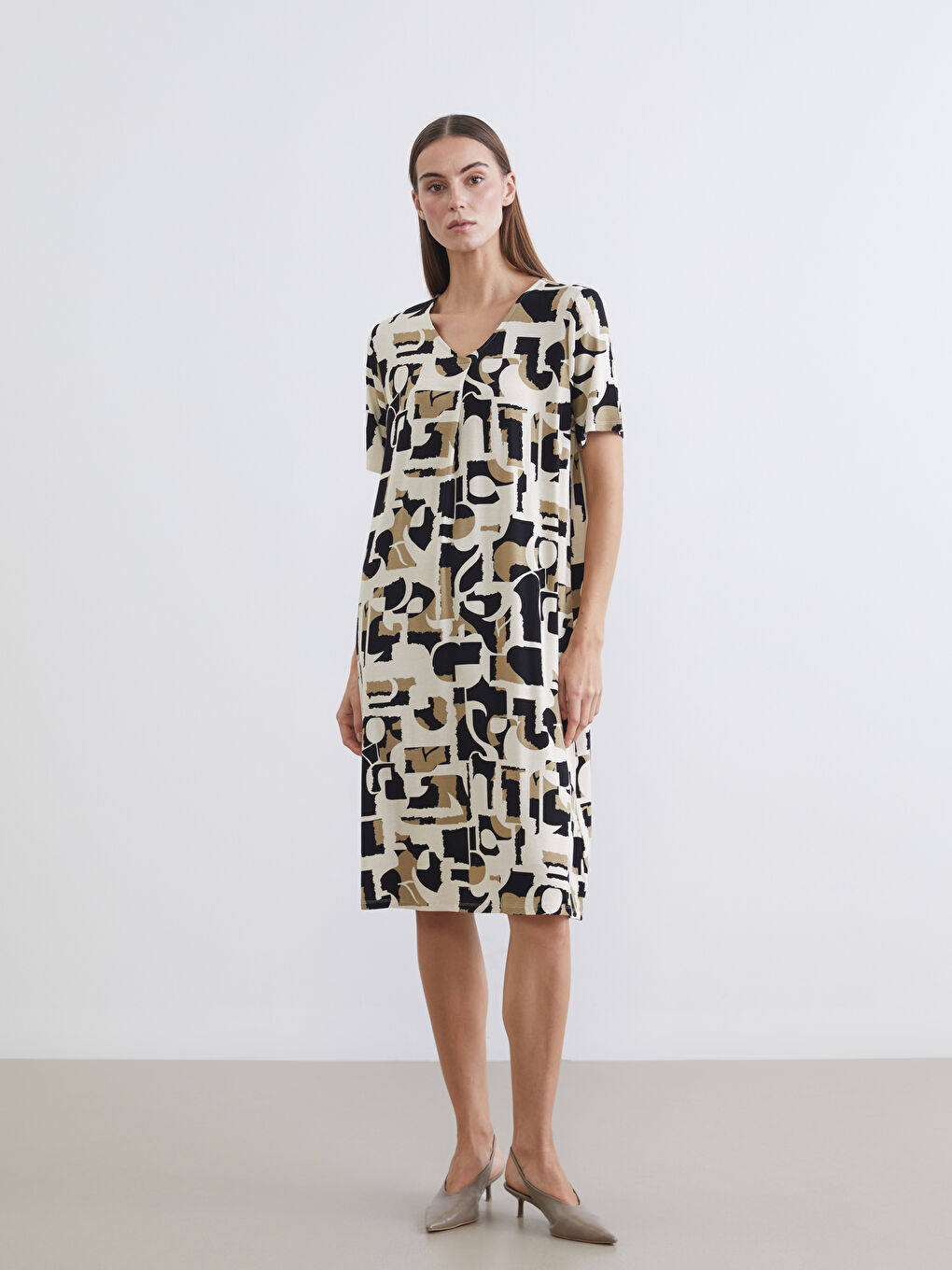 Haljina sa V-izrezom i šarama