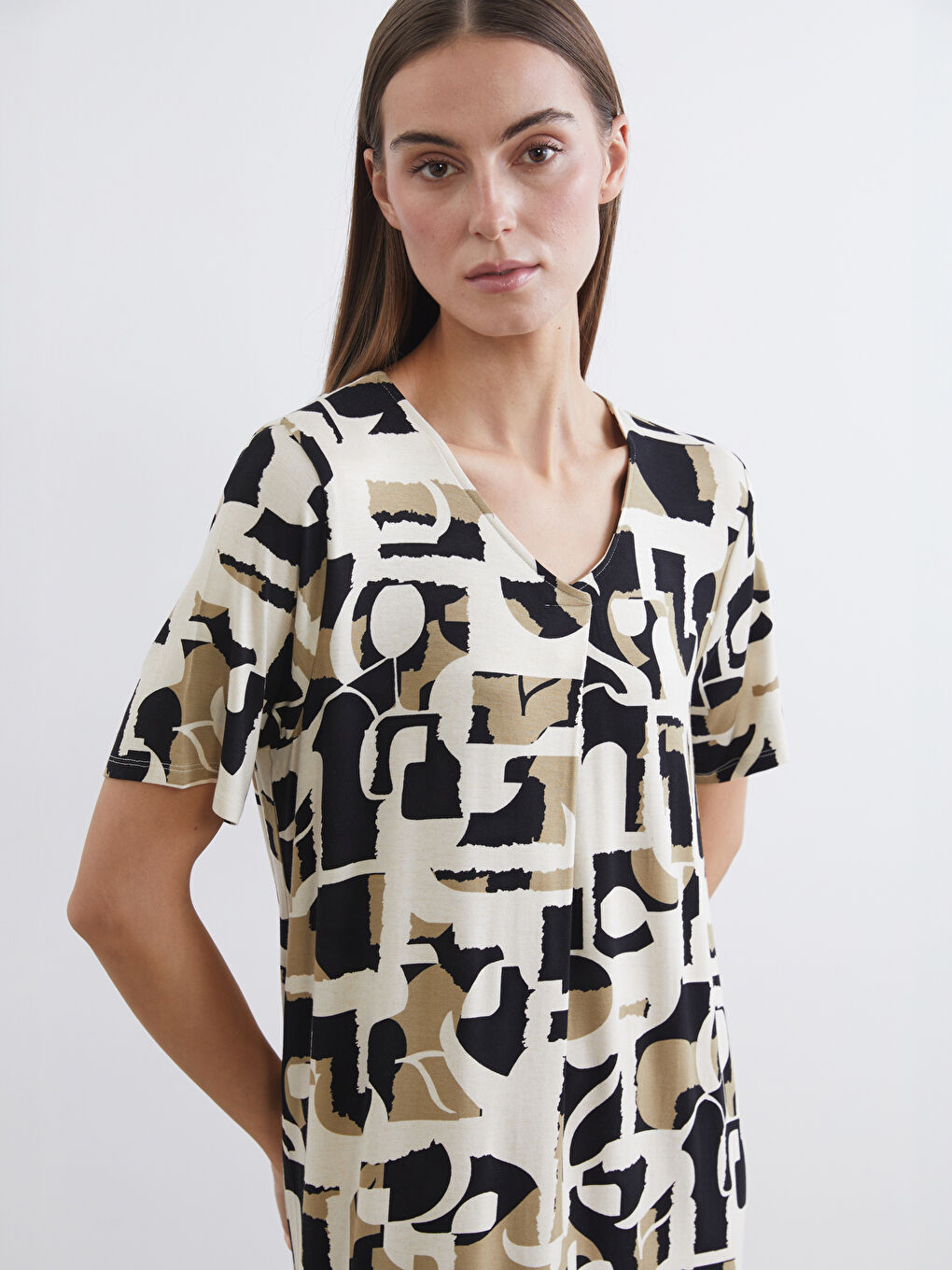 Haljina sa V-izrezom i šarama-1