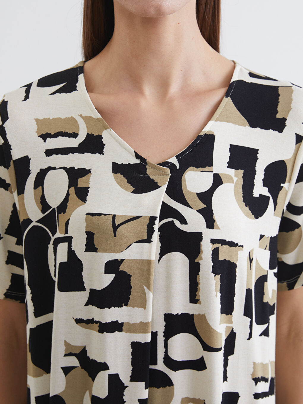 Haljina sa V-izrezom i šarama-2