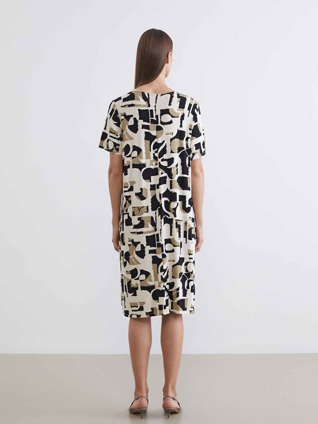 Haljina sa V-izrezom i šarama-3