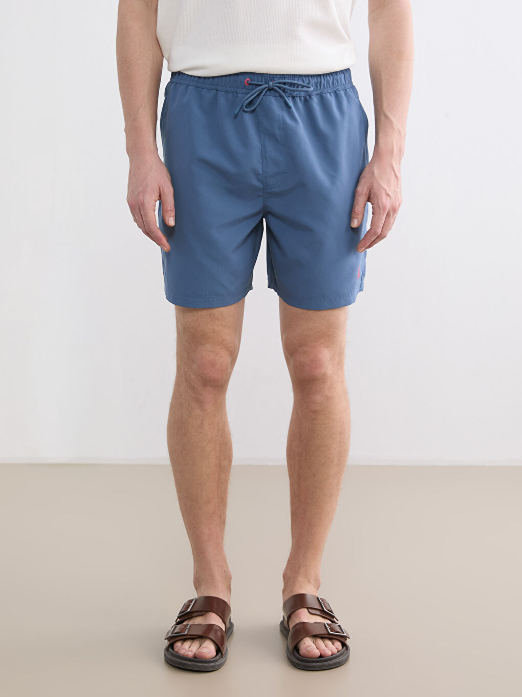 Короткие вышитые мужские шорты для плавания-1