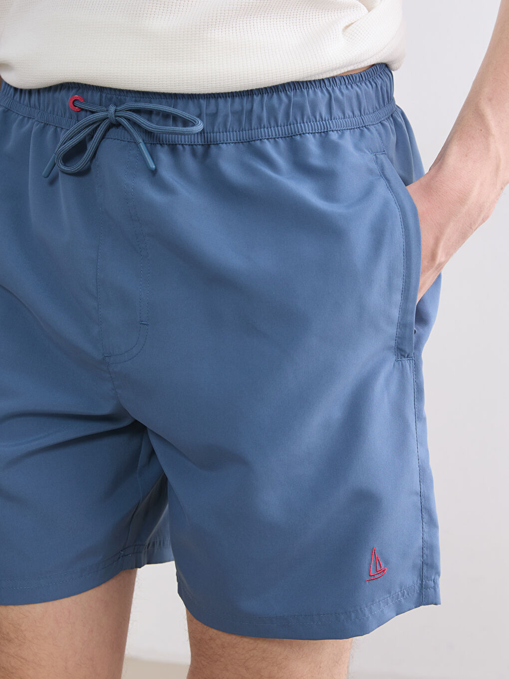 Короткие вышитые мужские шорты для плавания-2