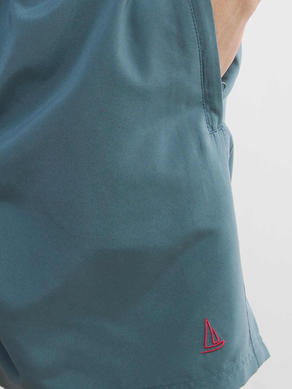 Short Embroidered Men's Swimming Shorts-2