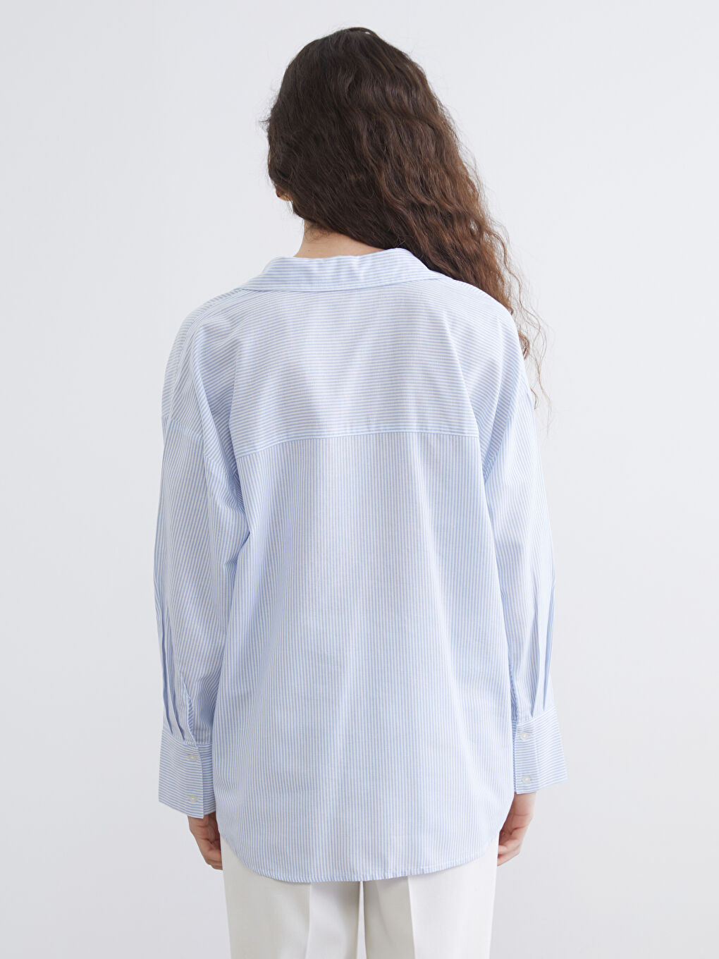 ქალი ლურჯი პერანგი-3