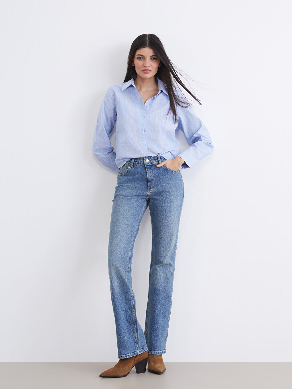 Жена Синьо Риза-1