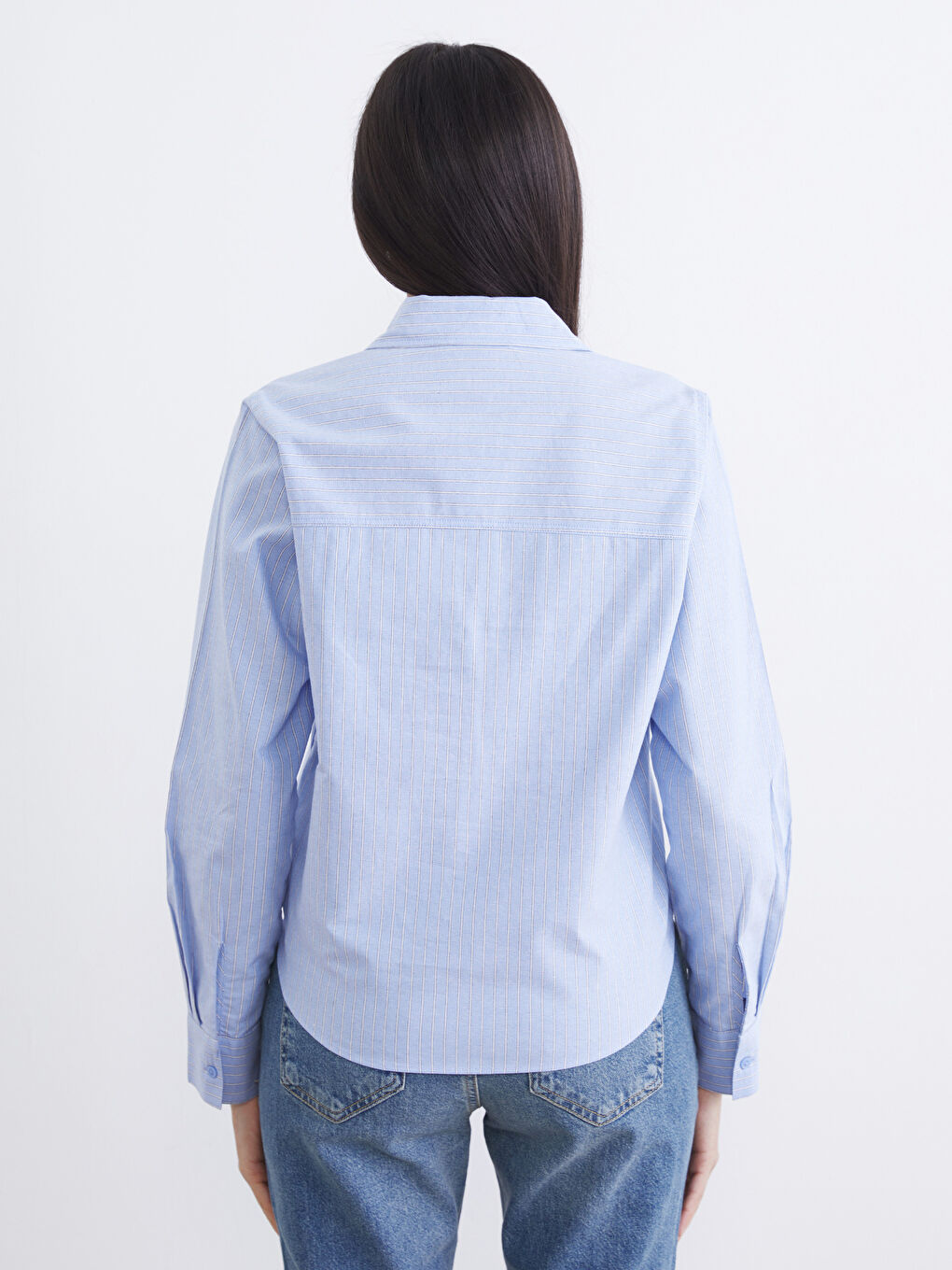 Жена Синьо Риза-3