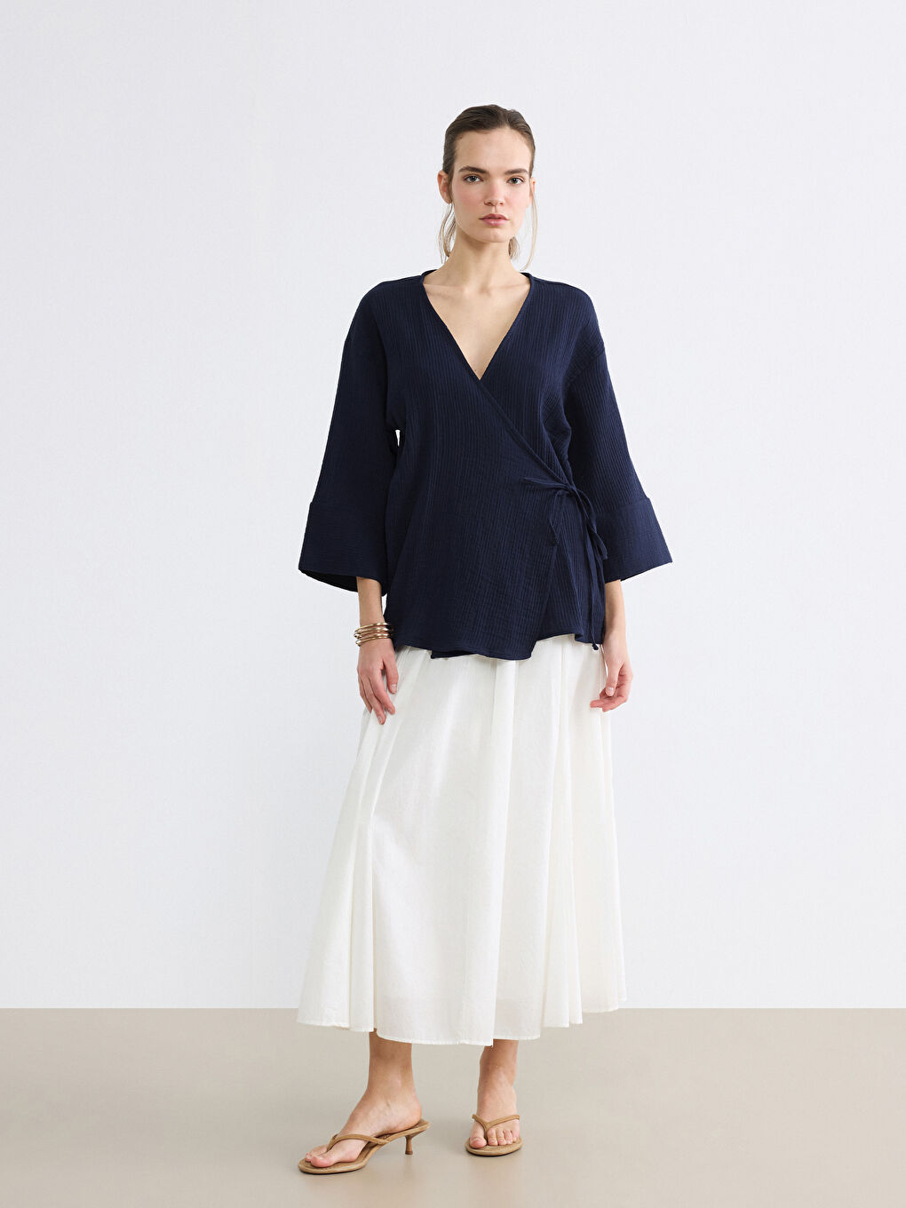 Textured Women's Kimono with a Wrap Collar-1