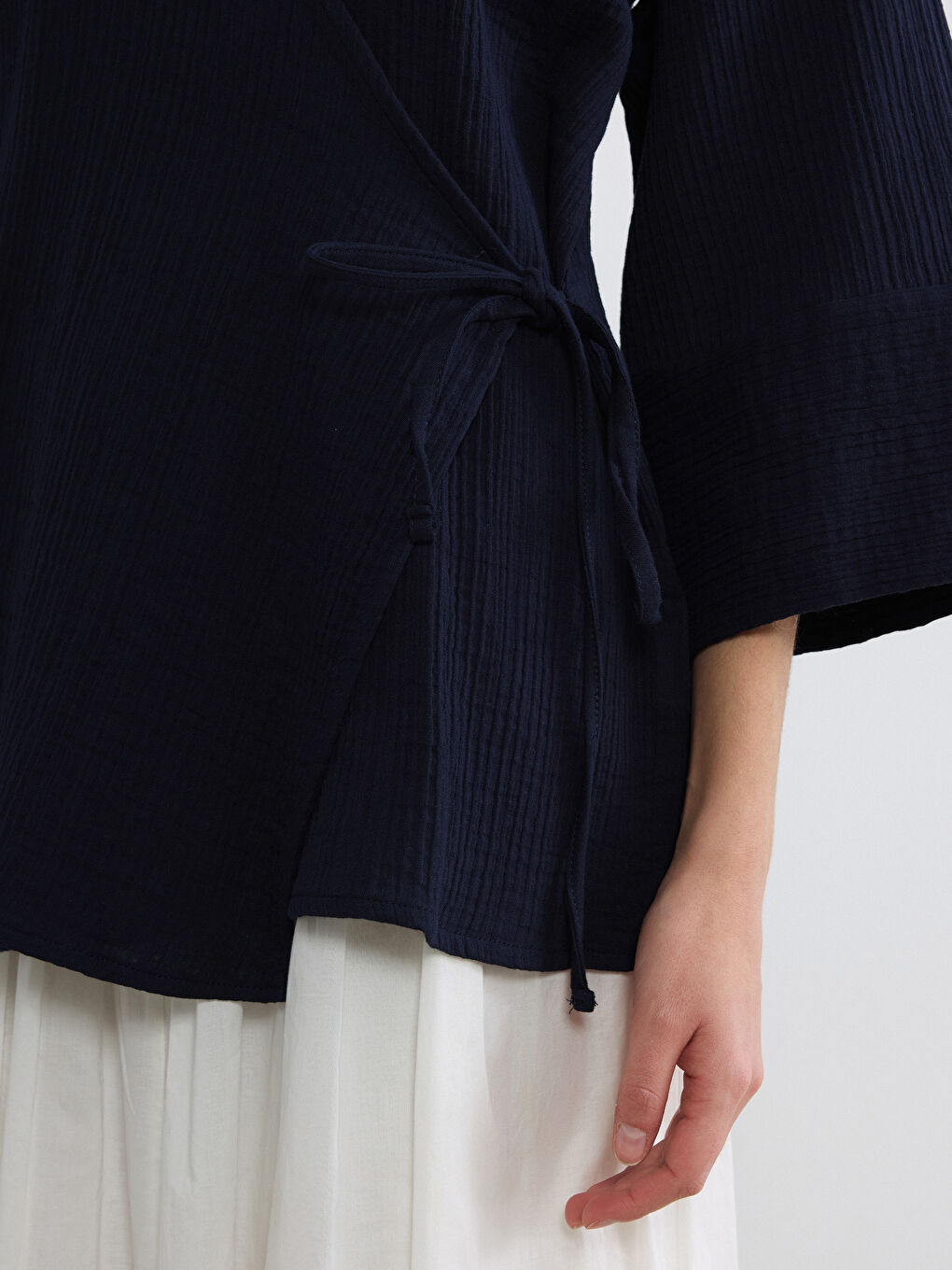 Textured Women's Kimono with a Wrap Collar-2