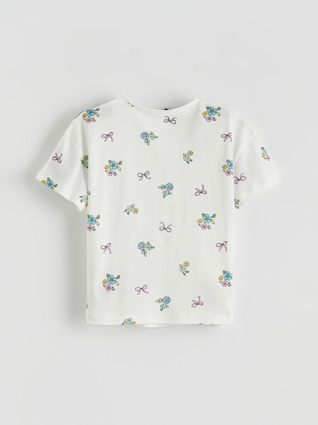 Цветен комплект с тениска с обло деколте и шорти за момичета-3