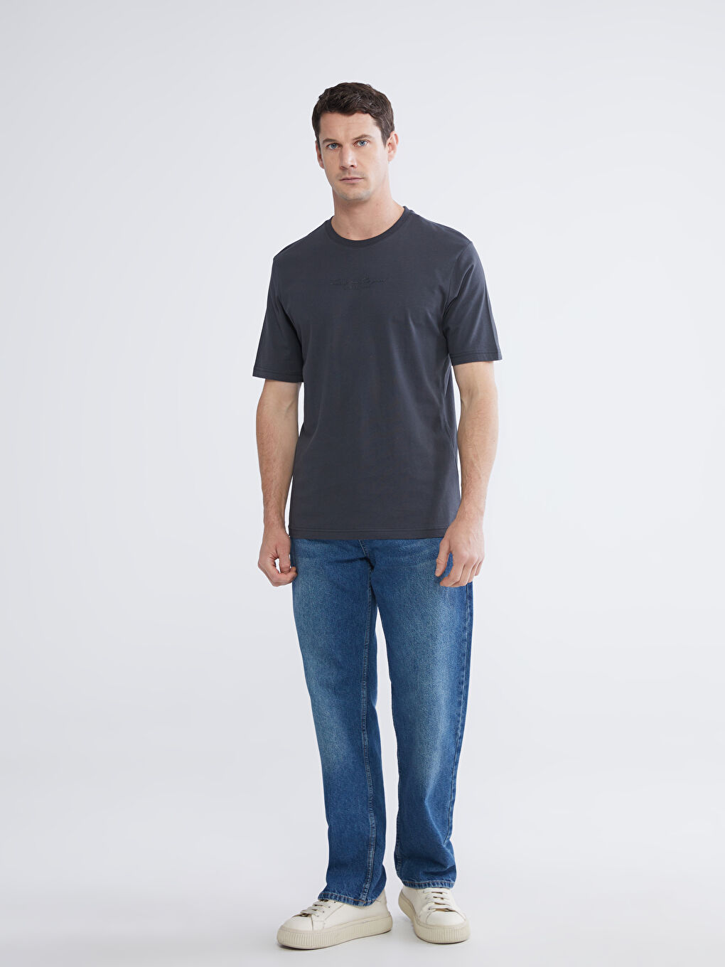 Antrasit Bisiklet Yaka Nakışlı Erkek Tişört-1