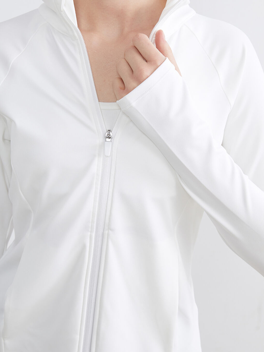 Γυναικείο φούτερ με ψηλό λαιμό, φερμουάρ και οπές για τους αντίχειρες.-2