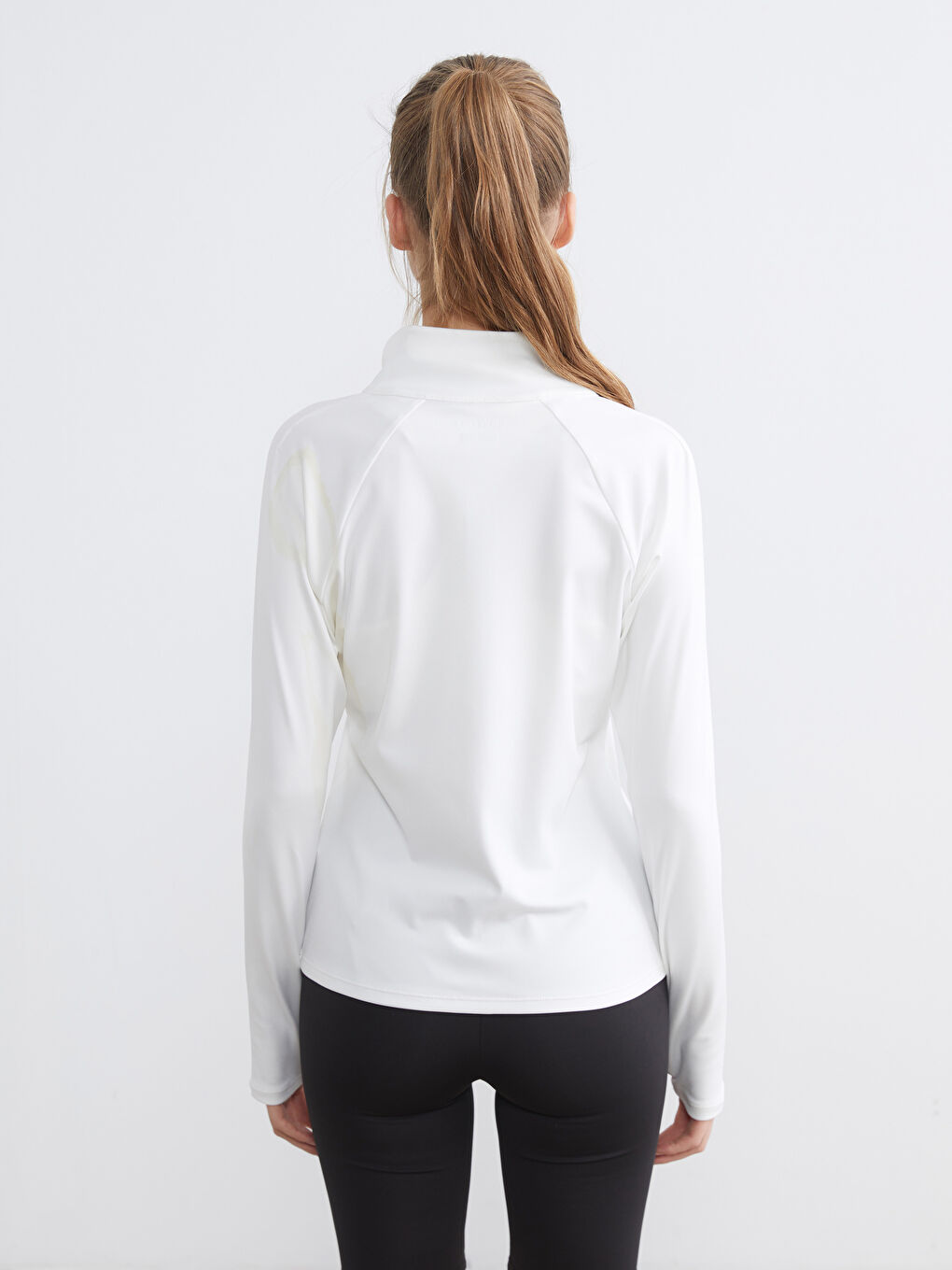 Γυναικείο φούτερ με ψηλό λαιμό, φερμουάρ και οπές για τους αντίχειρες.-3