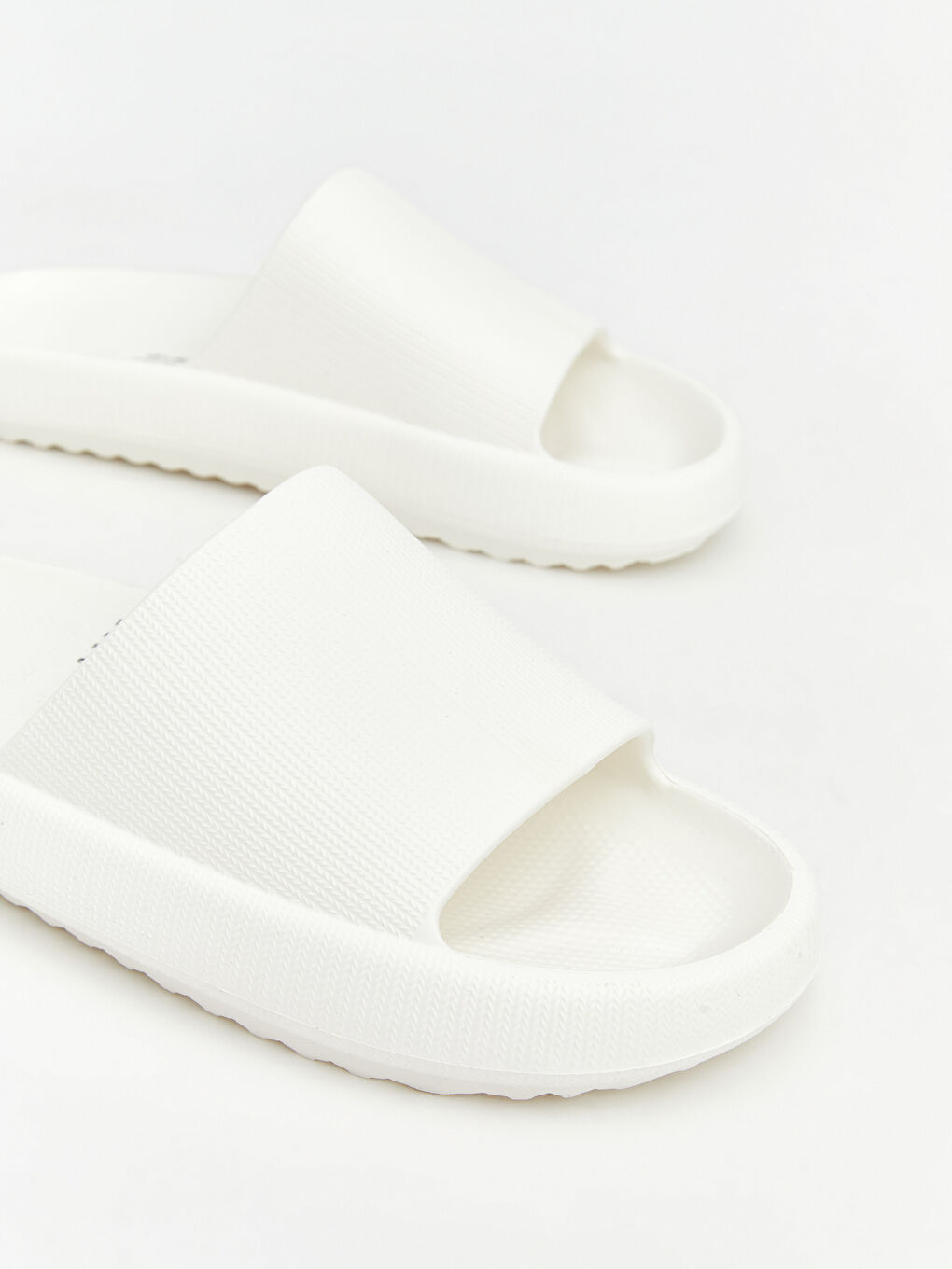 Beyaz Tek Bantlı Kadın Terlik-2