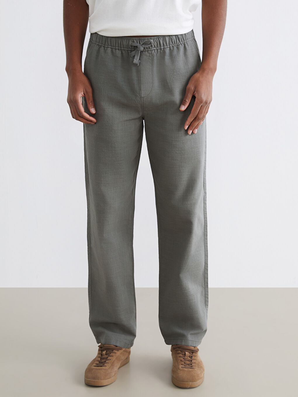Παντελόνι από ύφασμα με όψη λινού για άνδρες με χαλαρή εφαρμογή-3
