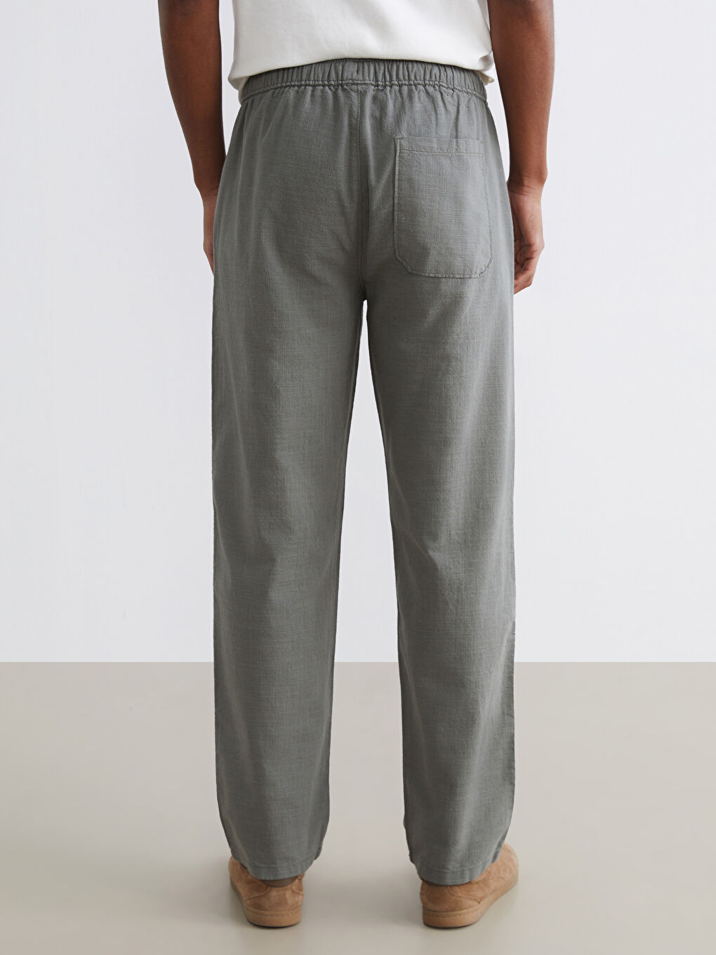 Παντελόνι από ύφασμα με όψη λινού για άνδρες με χαλαρή εφαρμογή-7