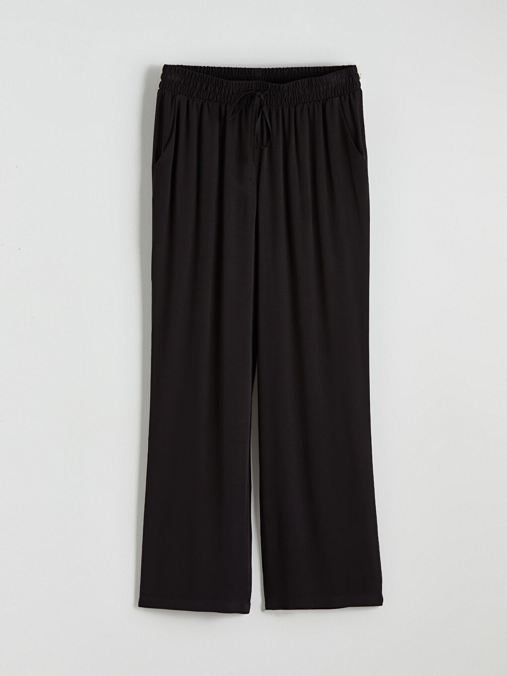 Effortless elegance meets everyday comfort in our wide-leg trousers with a flattering elasticated waist.-4