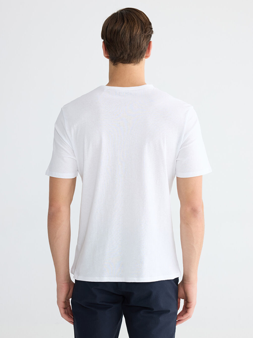 მამაკაცები თეთრი მაისურები და ზედები-3