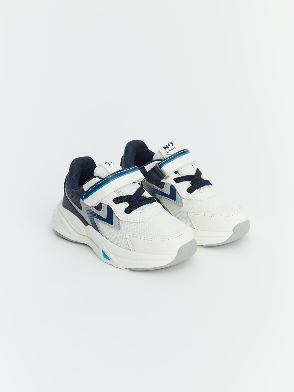 Beyaz Bağcık ve Cırt Cırtlı Erkek Bebek Spor Ayakkabı	