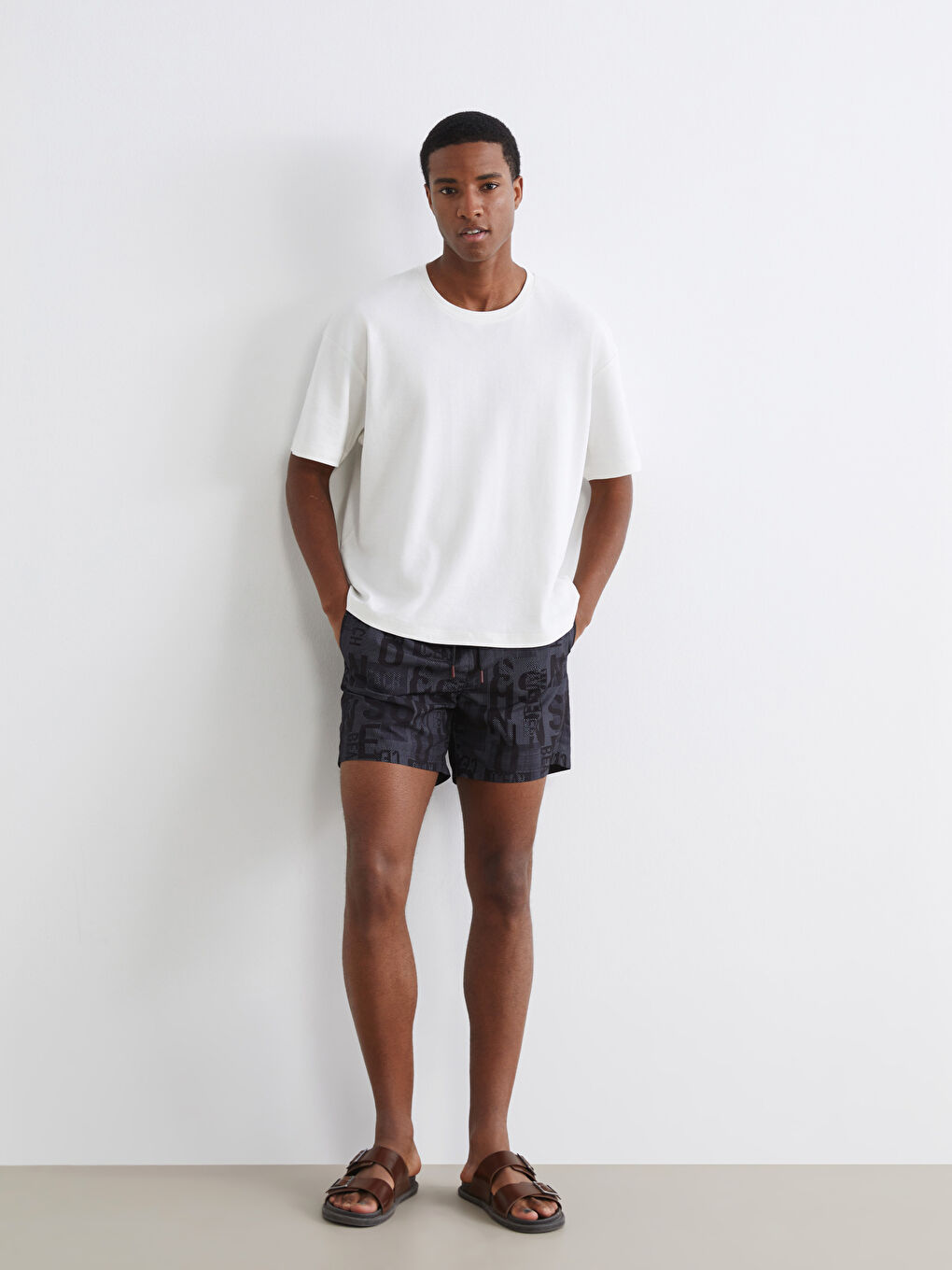 Мужские шорты для плавания с текстовым принтом