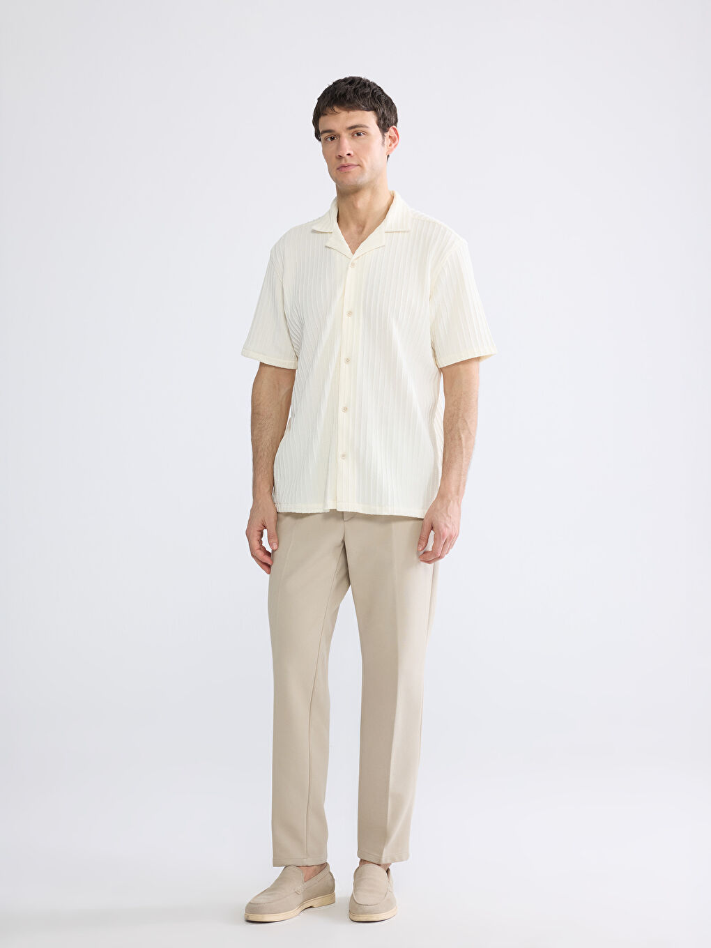 Ekru Regular Fit Resort Yaka Armürlü Erkek Gömlek-1