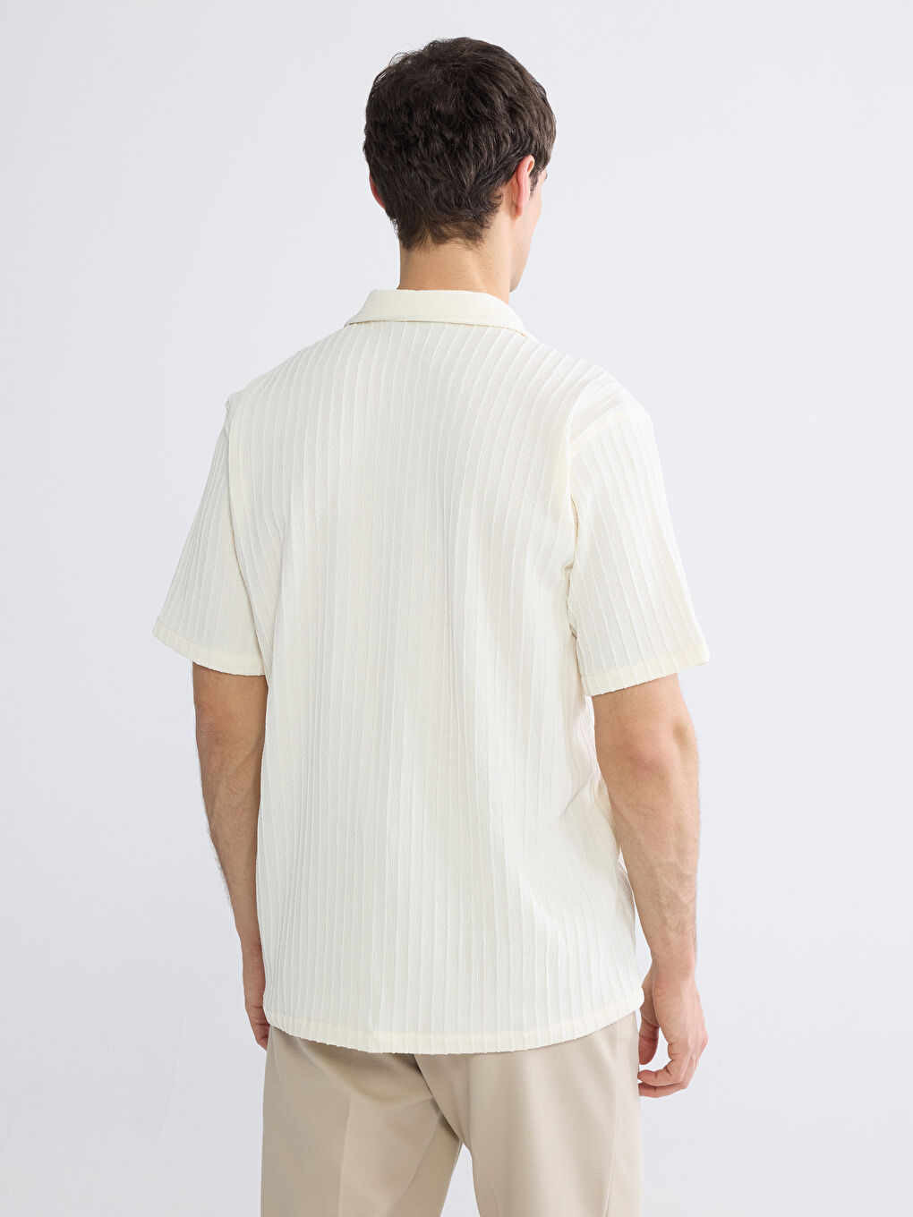 Ekru Regular Fit Resort Yaka Armürlü Erkek Gömlek-3