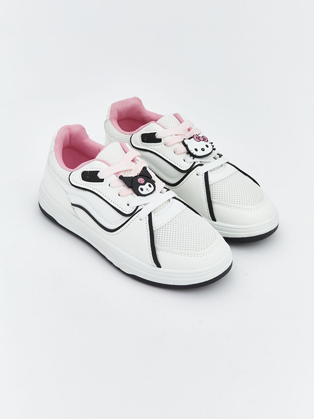 پێڵاوی وەرزشی سپی کچ