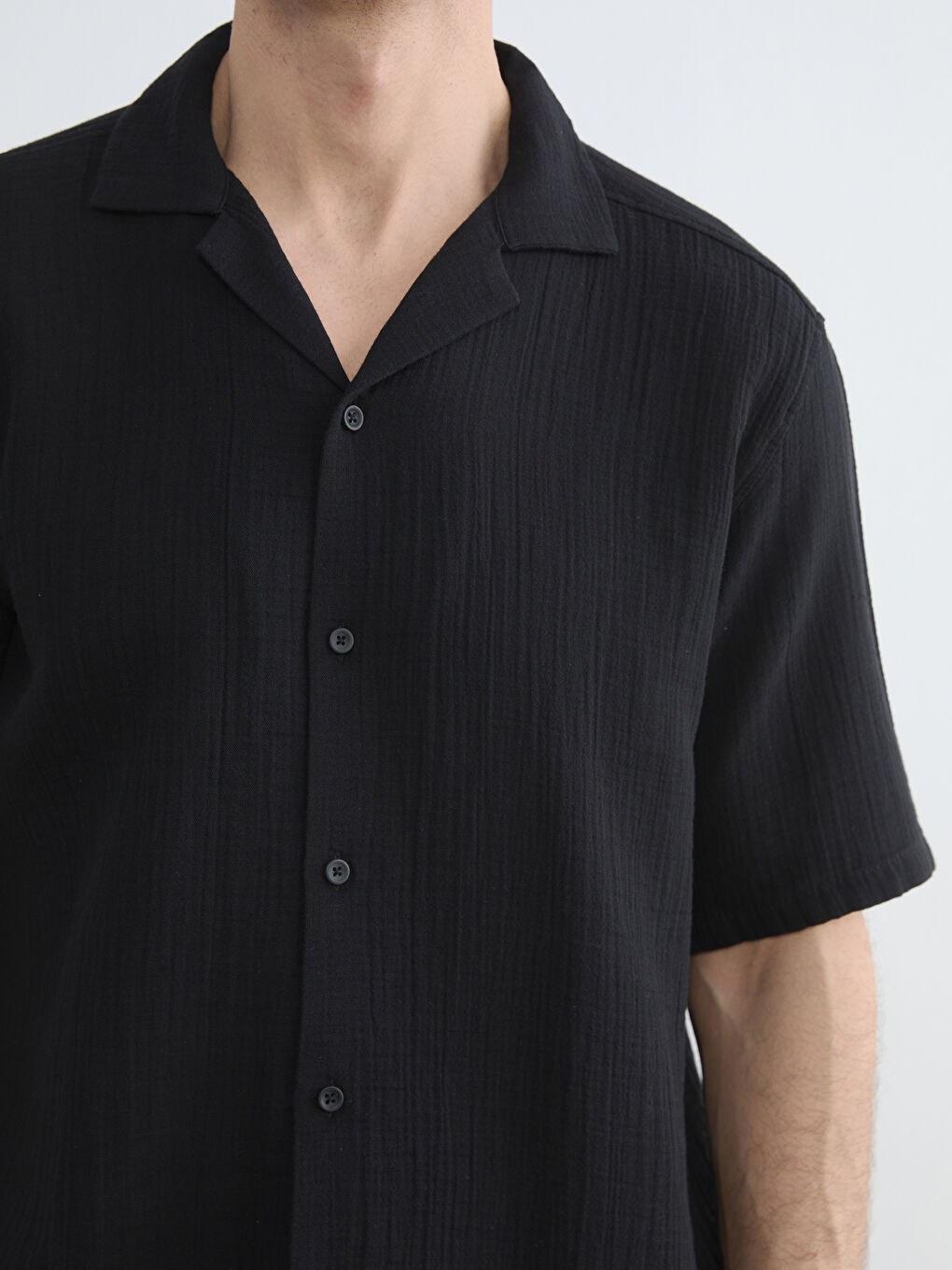 Siyah Regular Fit Resort Yaka Müslin Erkek Gömlek-2