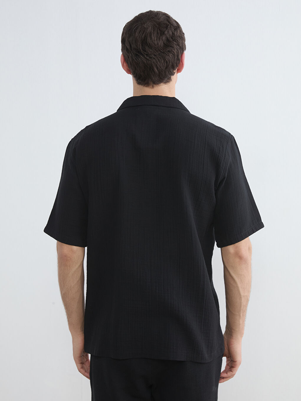 Siyah Regular Fit Resort Yaka Müslin Erkek Gömlek-3