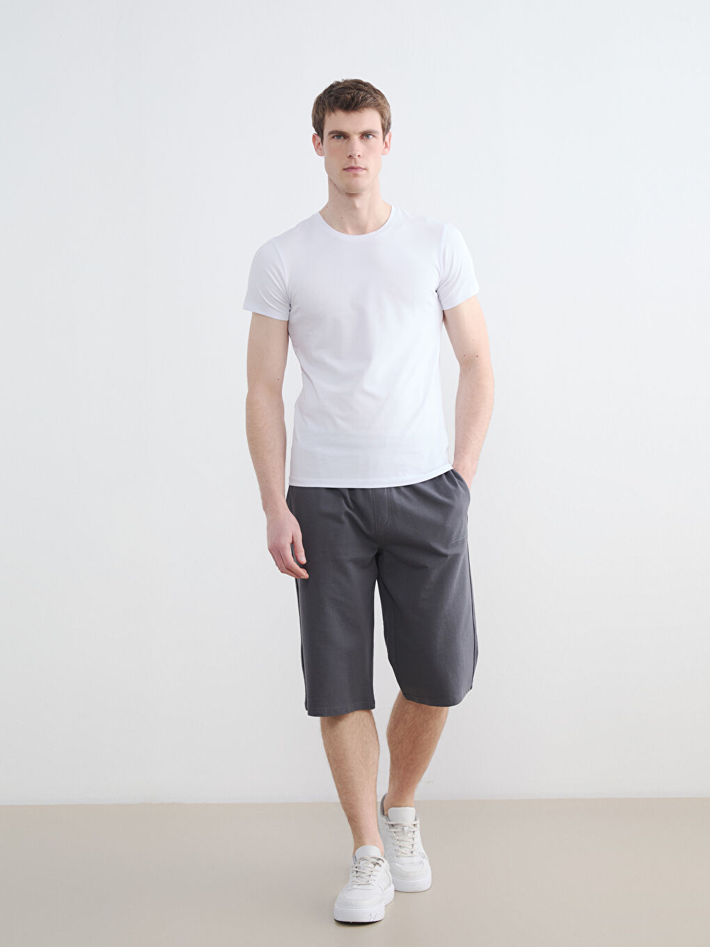 Gri Standart Kalıp Erkek Şort