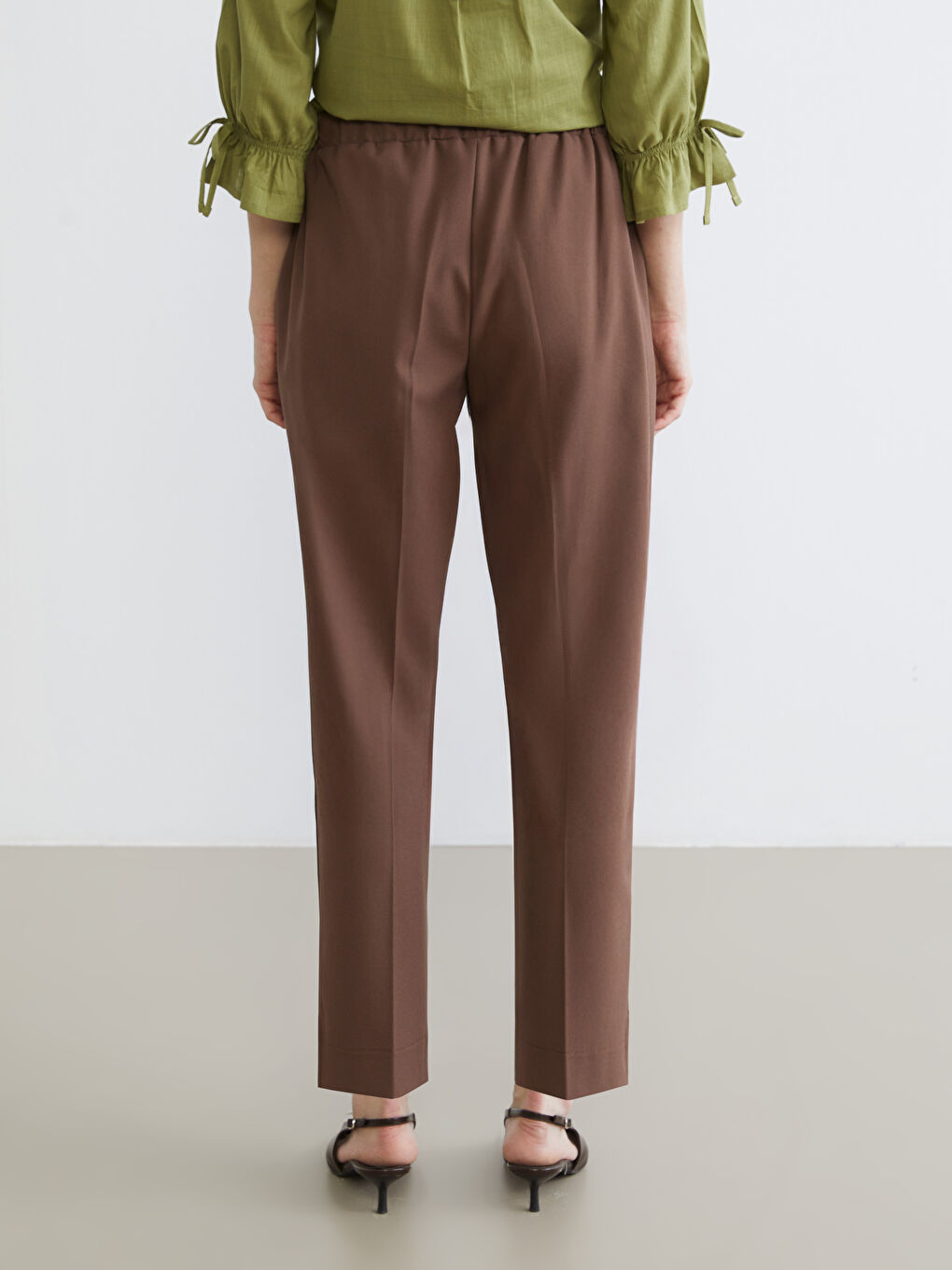 Kahverengi Beli Lastikli Kadın Pantolon-3