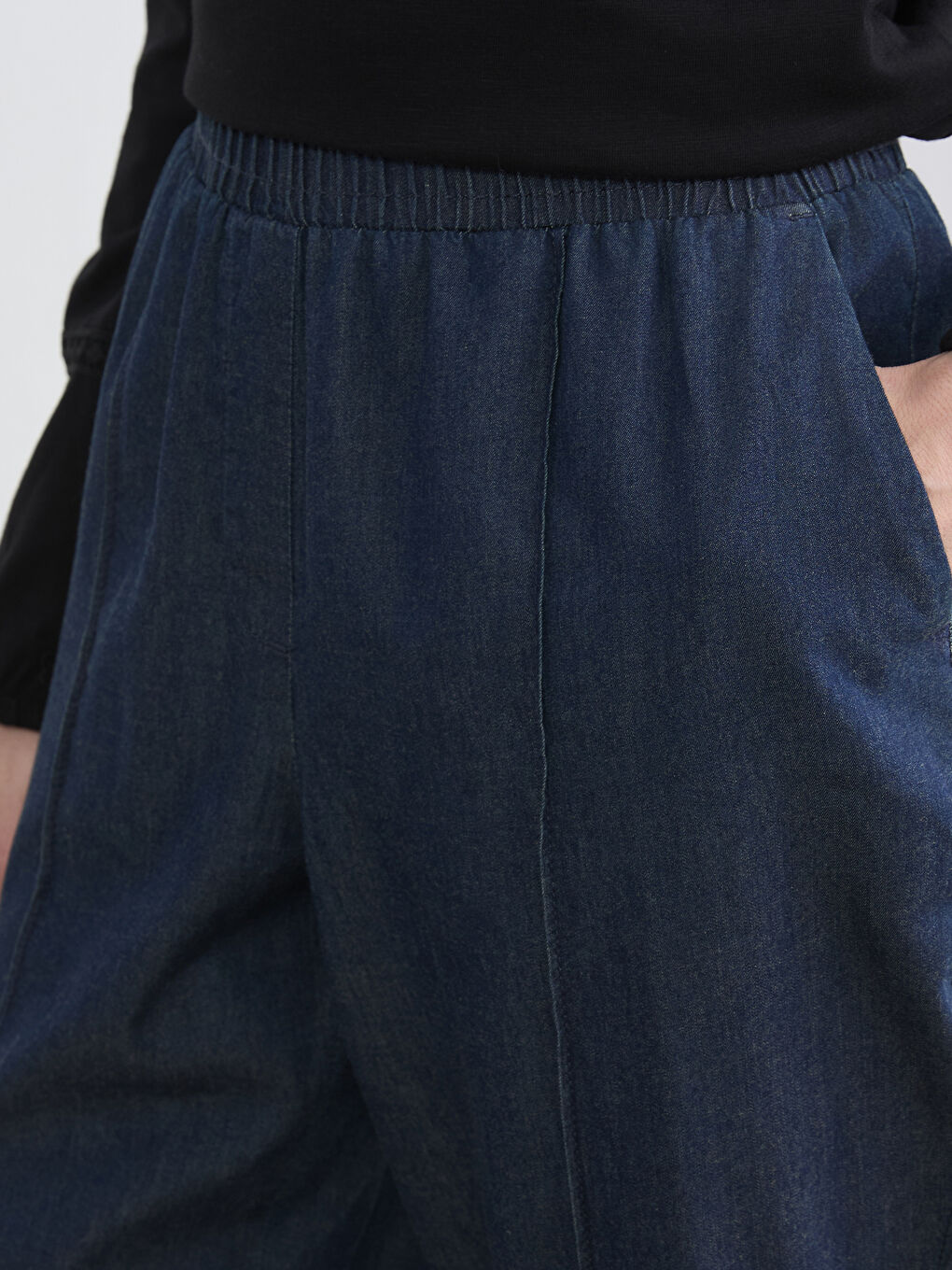 Elastic Waist Straight Fit Women's Jeans-2