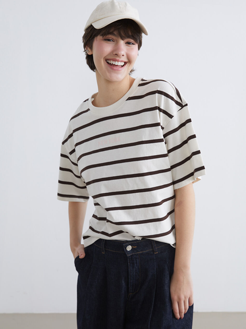 Κοντομάνικο Ριγέ Μπλουζάκι με Στρογγυλή Λαιμόκοψη για γυναίκες Oversize