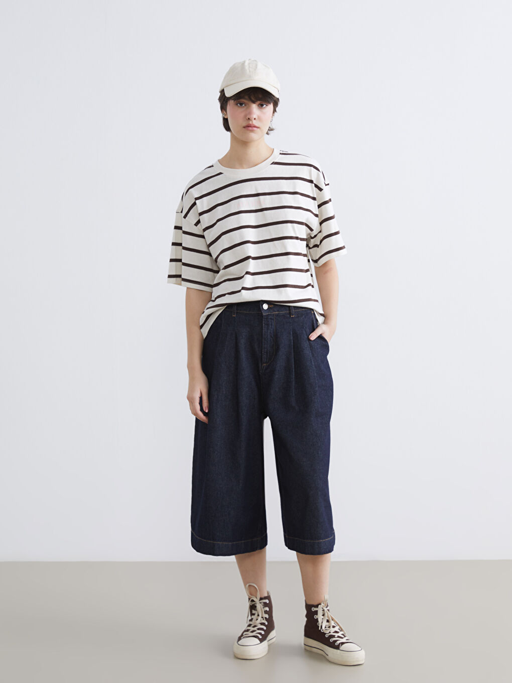 Κοντομάνικο Ριγέ Μπλουζάκι με Στρογγυλή Λαιμόκοψη για γυναίκες Oversize-1