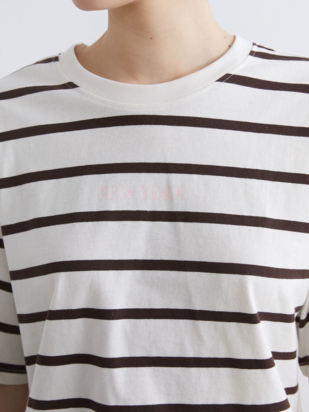 Κοντομάνικο Ριγέ Μπλουζάκι με Στρογγυλή Λαιμόκοψη για γυναίκες Oversize-2