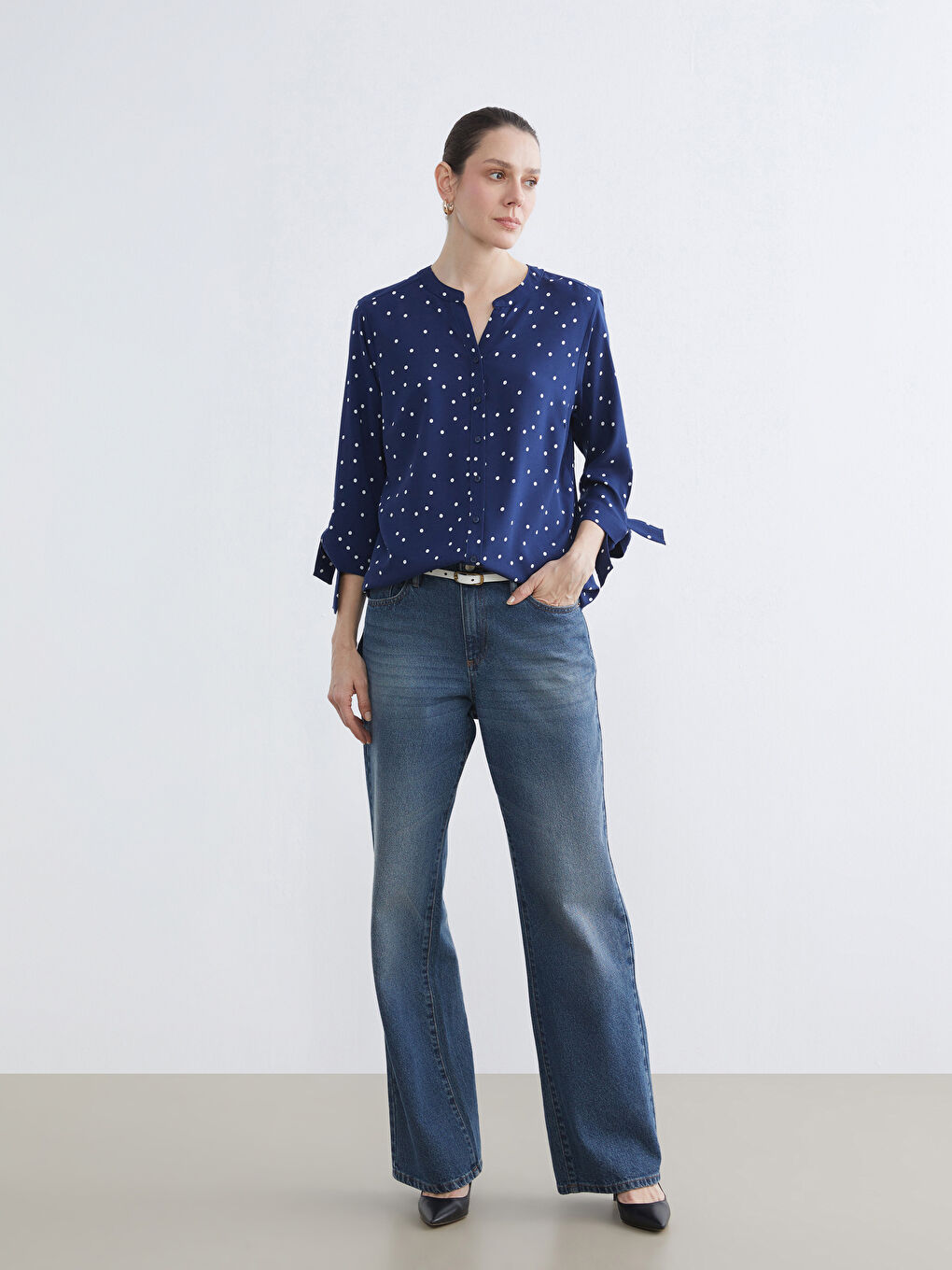 Lacivert Kaçık Yaka Puantiyeli Bluz-1
